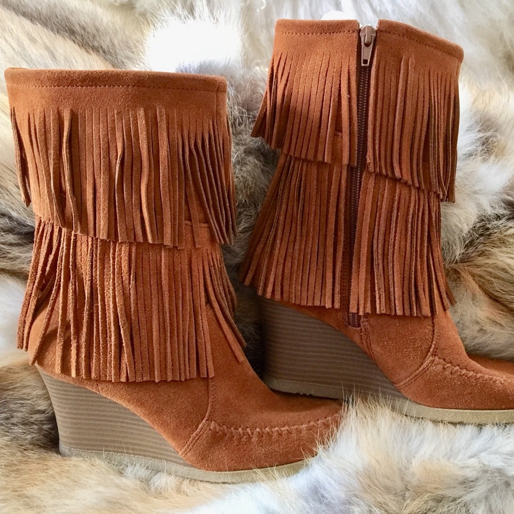 MINNETONKA FRINGE SUEDE WEDGE BOOT